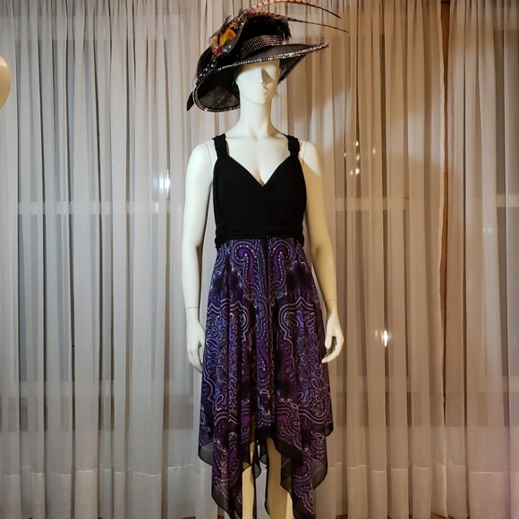 GORGEOUS DRESS - Picture 3 of 10